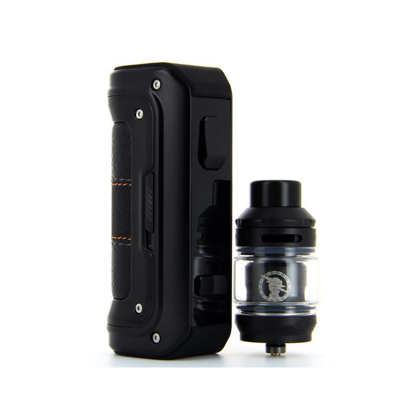 Box Aegis Max 2 Geekvape et clearomiseur Zeus Sub-Ohm 2021 posés côte à côte