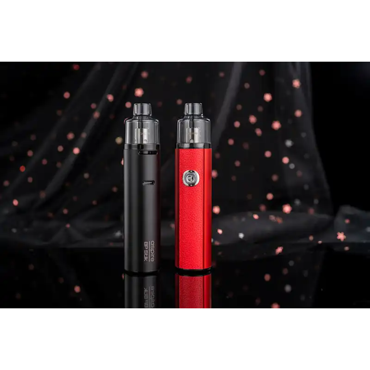 Kit Pod BP Stik Aspire coloris Red debout à côté d'un modèle Black