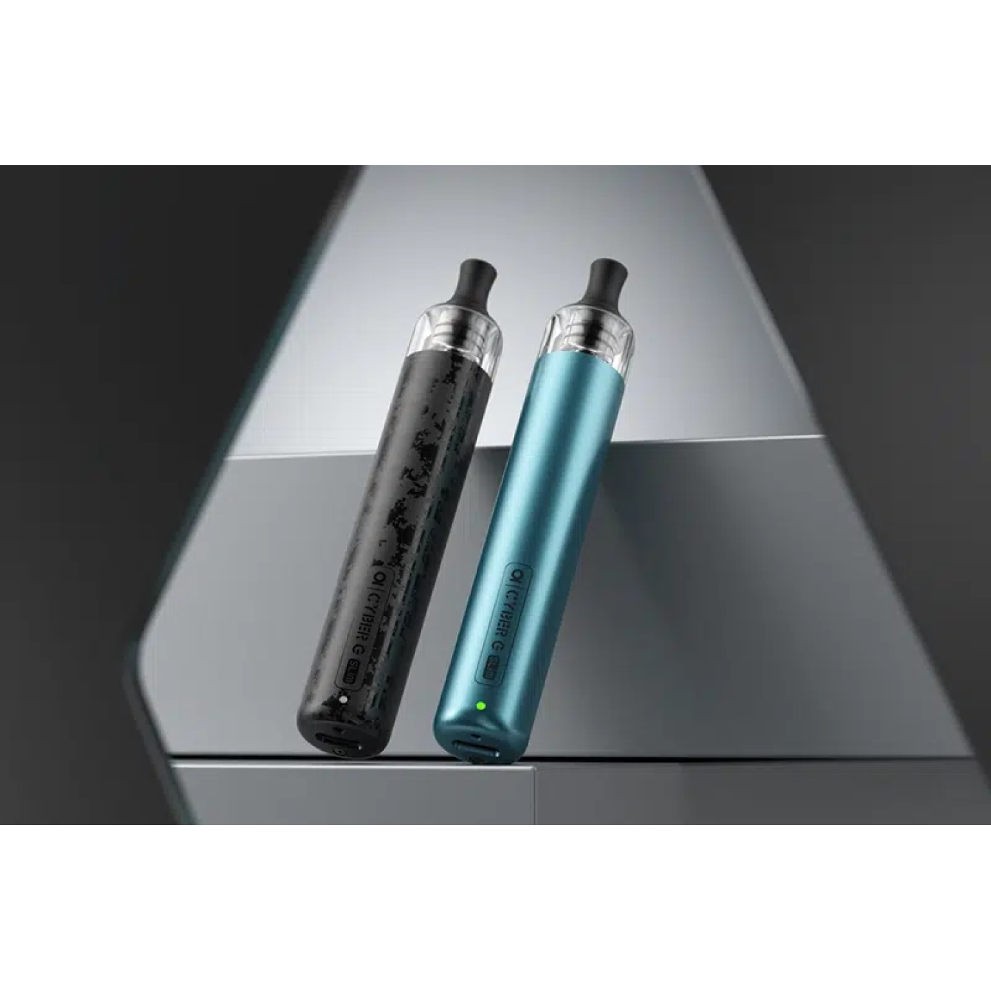 Cyber G Slim à finition marbrée noire à côté d'un modèle bleu-vert