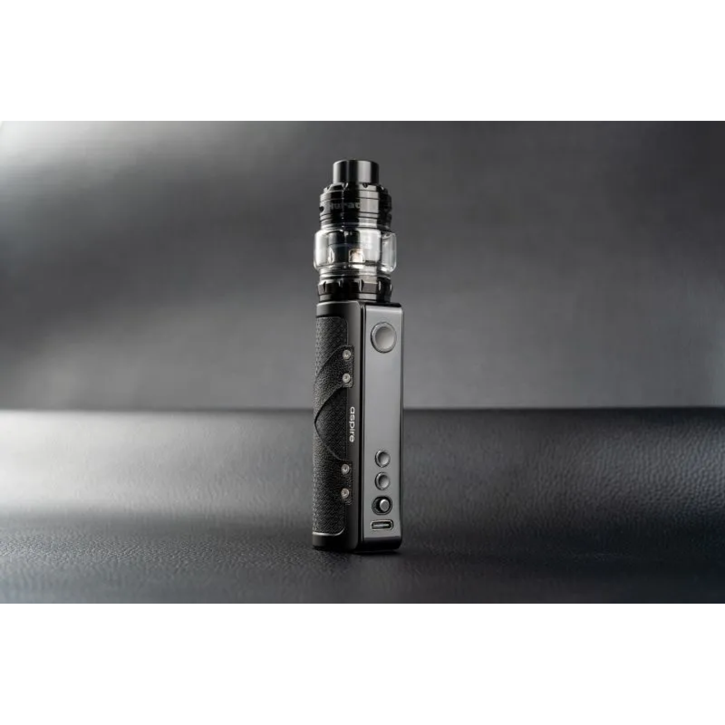 Box Huracan EX Aspire noire debout, surmontée d'un clearomiseur non fourni