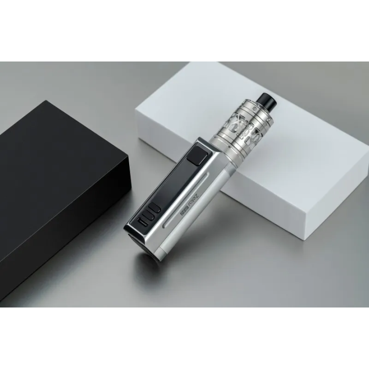 Kit Zelos M80 Silver posé en biais, côté écran et boutons de réglage