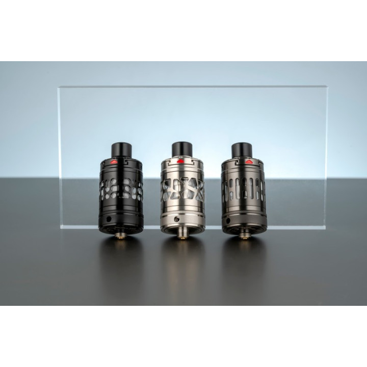 Les trois finitions du Nautilus 3SR Aspire devant une vitre